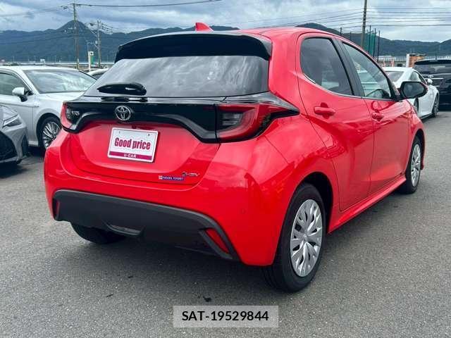 Toyota YARIS 2024-08 8009629-13