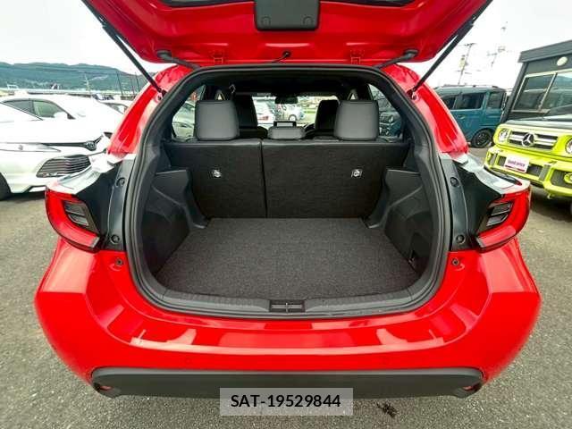 Toyota YARIS 2024-08 8009629-18