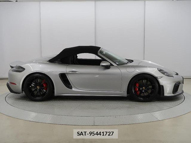 Porsche 718 Spyder 2021-03 8054140-8