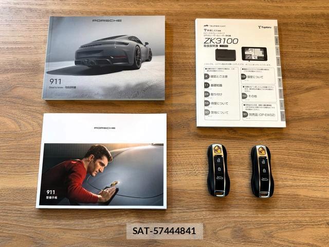 Porsche 911 2025-10 8055790-1