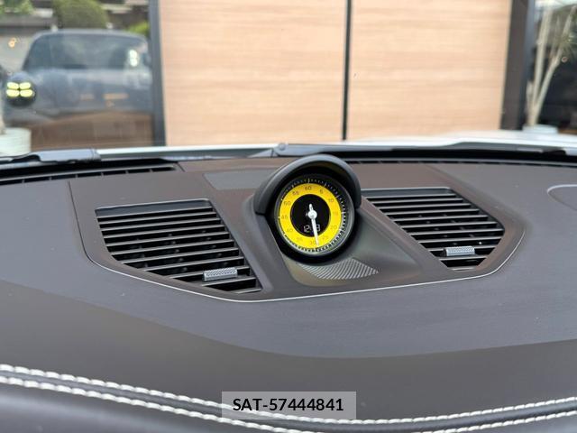 Porsche 911 2025-10 8055790-10
