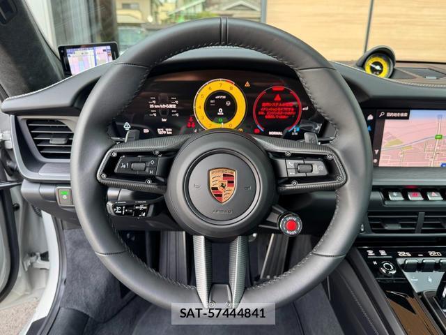 Porsche 911 2025-10 8055790-12