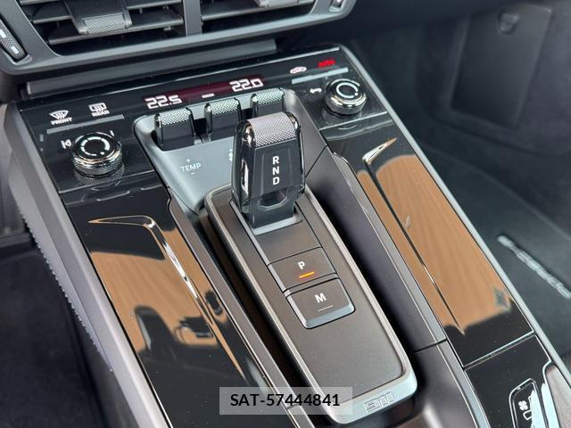 Porsche 911 2025-10 8055790-13