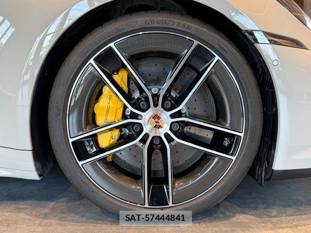 Porsche 911 2025-10 8055790-2