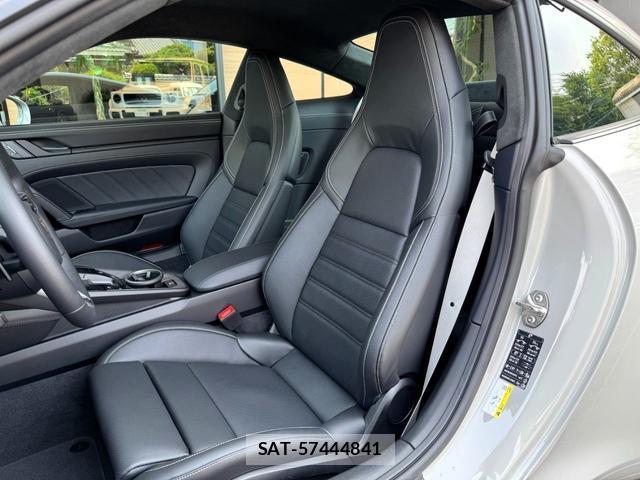 Porsche 911 2025-10 8055790-4