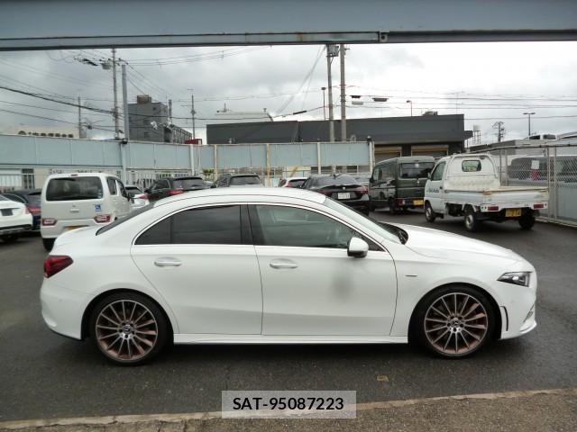 Mercedes Benz A-CLASS 2019-12 8008541-3