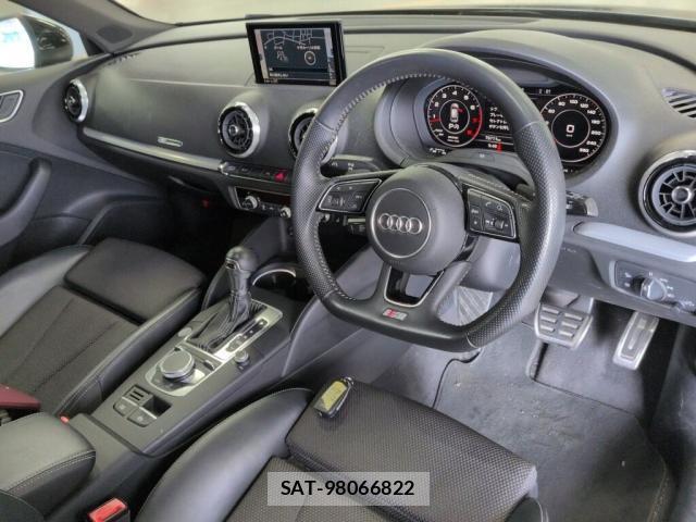 Audi A3 2018-06 8055373-2