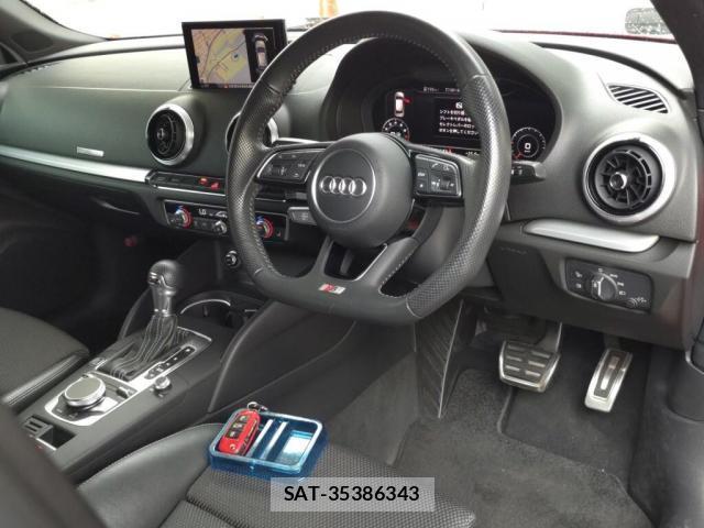 Audi A3 2018-03 8055382-2