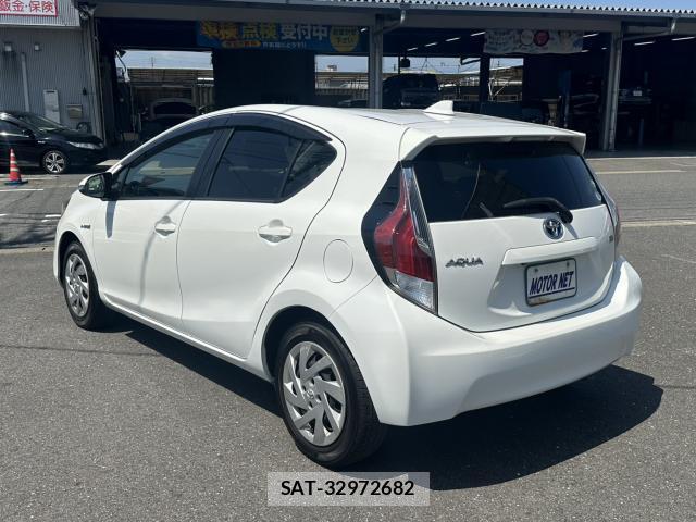 Toyota AQUA 2015-10 8053298-10