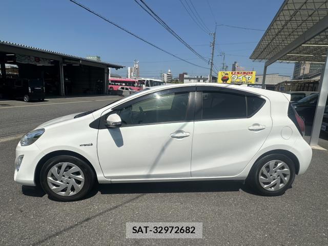 Toyota AQUA 2015-10 8053298-11