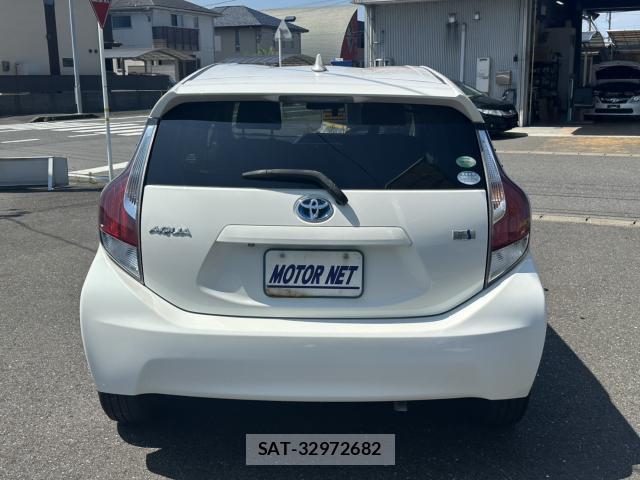 Toyota AQUA 2015-10 8053298-13