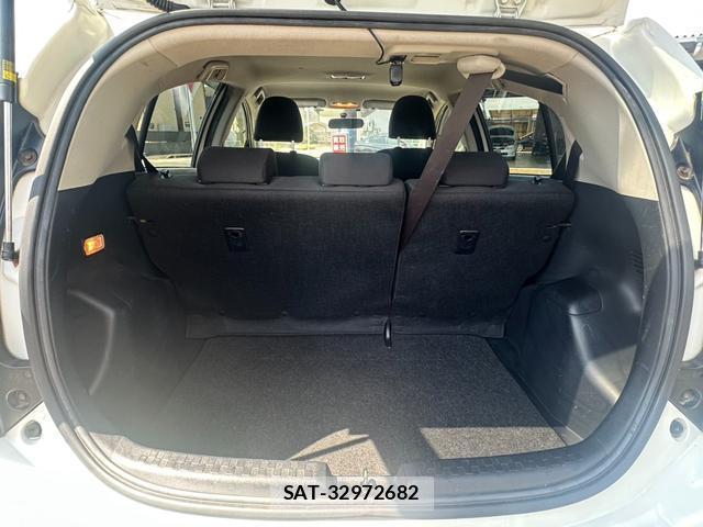 Toyota AQUA 2015-10 8053298-15