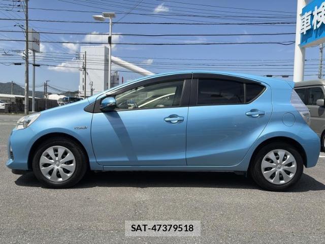 Toyota AQUA 2013-12 8053460-1