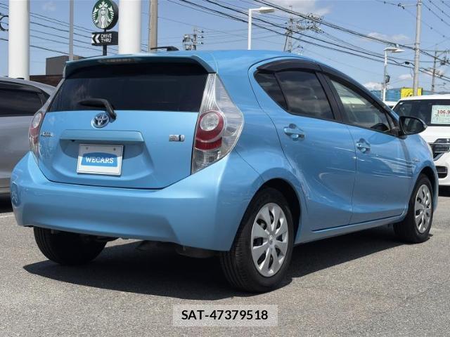 Toyota AQUA 2013-12 8053460-2