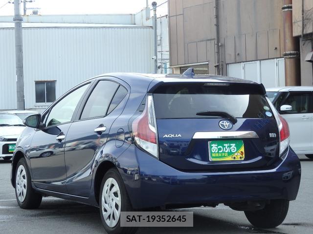 Toyota AQUA 2016-10 8053581-10