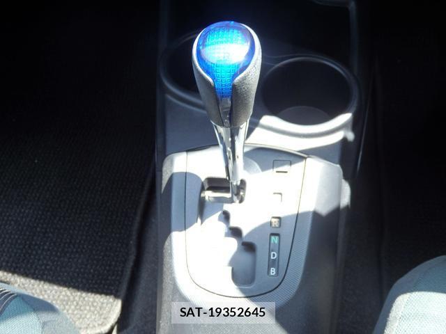 Toyota AQUA 2016-10 8053581-13