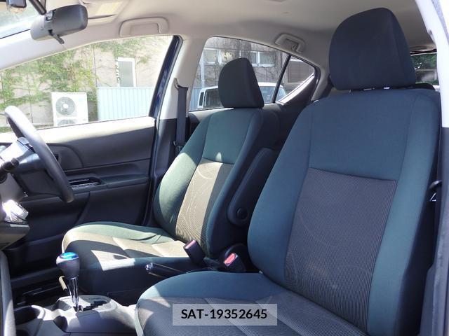 Toyota AQUA 2016-10 8053581-15