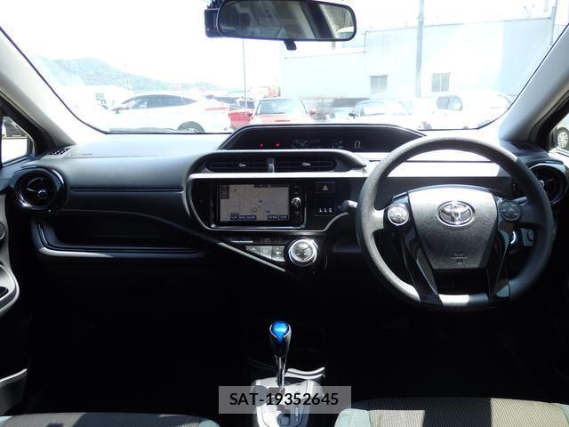 Toyota AQUA 2016-10 8053581-17