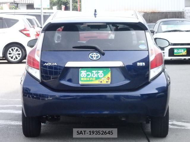 Toyota AQUA 2016-10 8053581-4