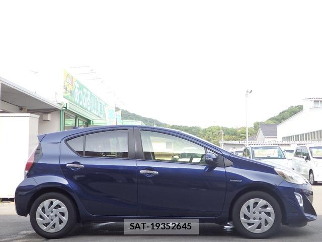 Toyota AQUA 2016-10 8053581-5
