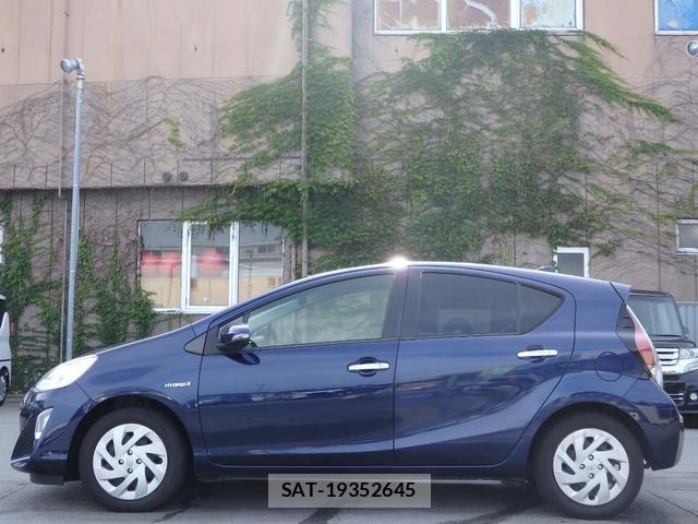 Toyota AQUA 2016-10 8053581-6