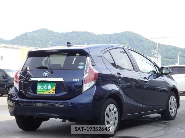 Toyota AQUA 2016-10 8053581-9