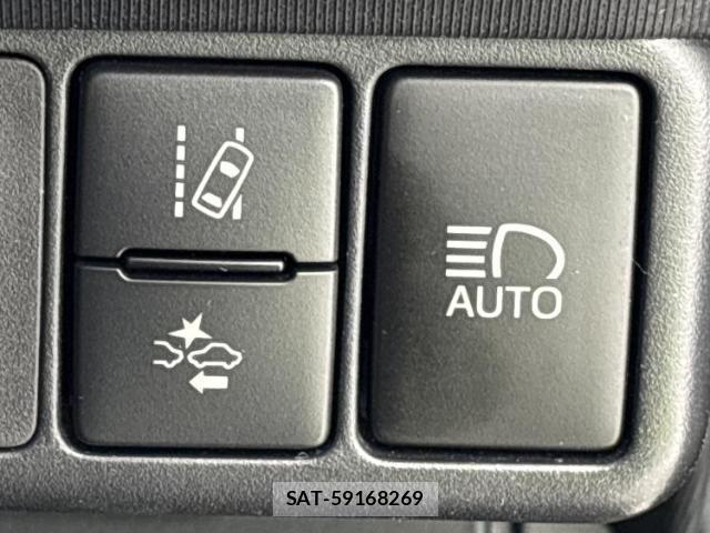 Toyota AQUA 2017-06 8053655-14