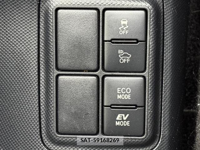 Toyota AQUA 2017-06 8053655-16