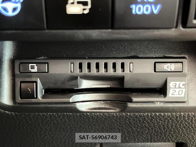 Toyota AQUA 2023-11 8053816-7