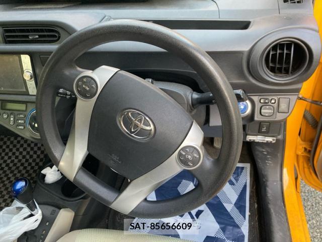 Toyota AQUA 2012-03 8053897-10