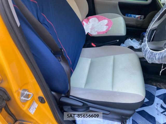 Toyota AQUA 2012-03 8053897-11