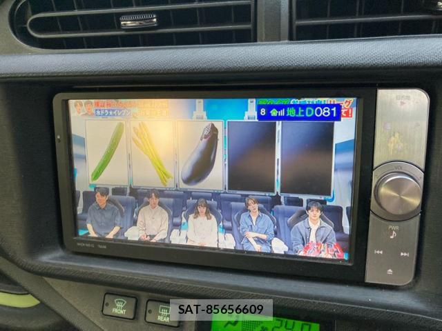 Toyota AQUA 2012-03 8053897-18