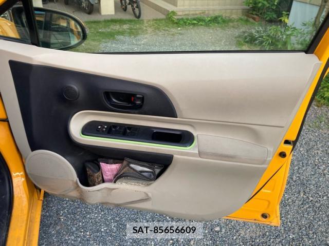 Toyota AQUA 2012-03 8053897-8