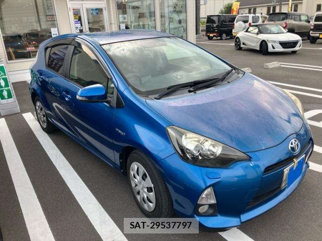 Toyota AQUA 2014-02 8053906-1
