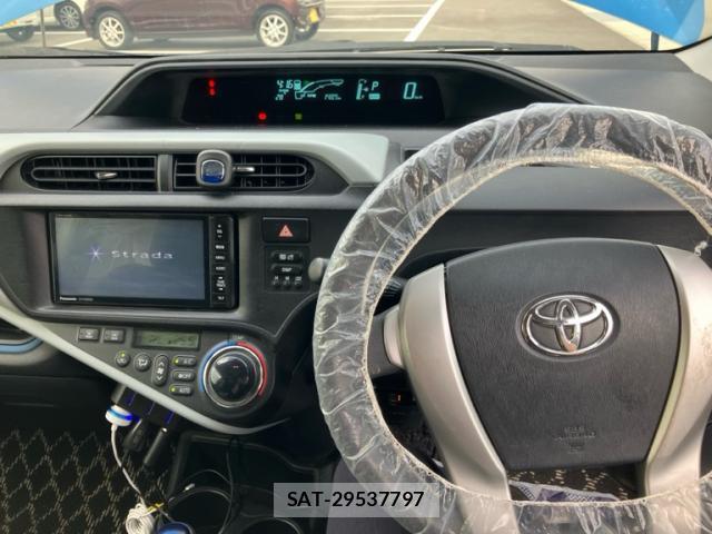 Toyota AQUA 2014-02 8053906-15