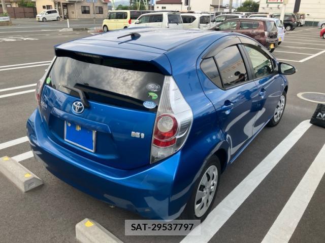 Toyota AQUA 2014-02 8053906-2