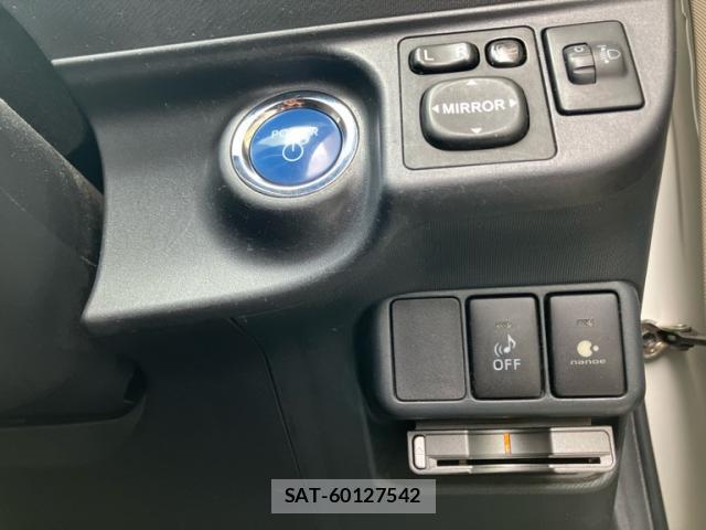 Toyota AQUA 2012-05 8053926-15