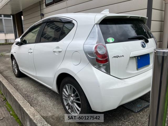 Toyota AQUA 2012-05 8053926-3