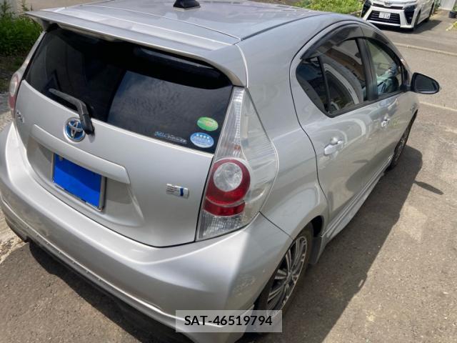 Toyota AQUA 2013-07 8053928-12