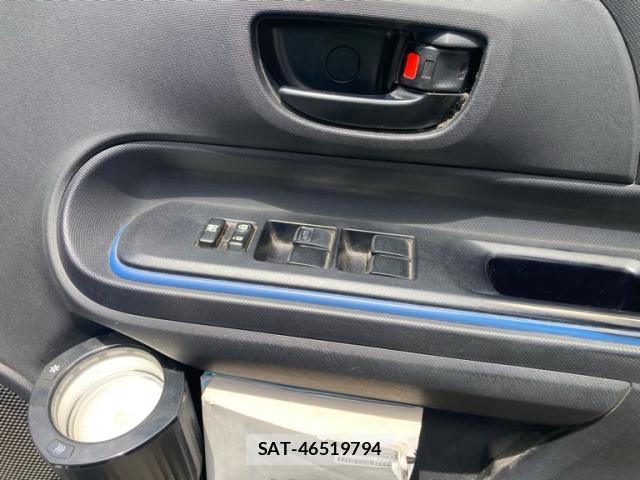 Toyota AQUA 2013-07 8053928-19