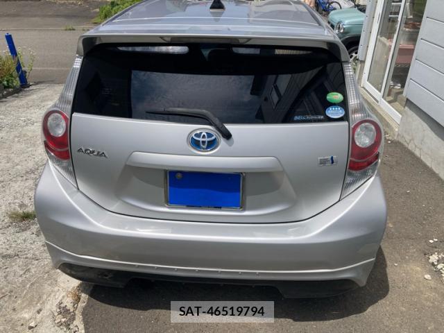 Toyota AQUA 2013-07 8053928-3