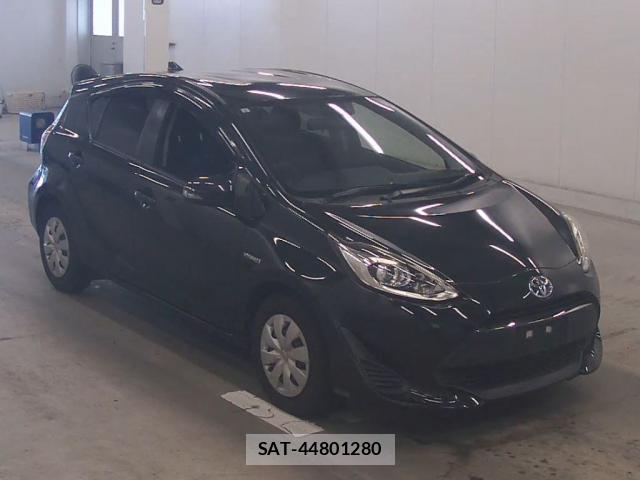 Toyota AQUA 2017-08 8054120-0