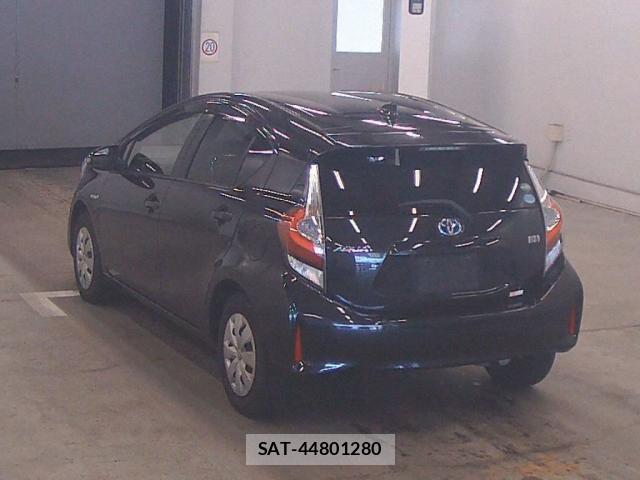 Toyota AQUA 2017-08 8054120-1