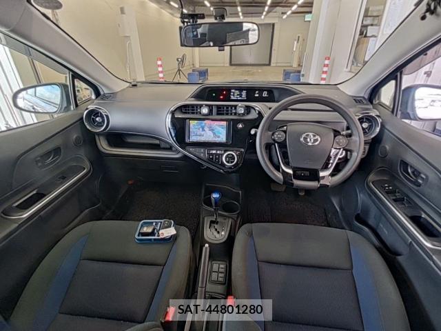 Toyota AQUA 2017-08 8054120-2