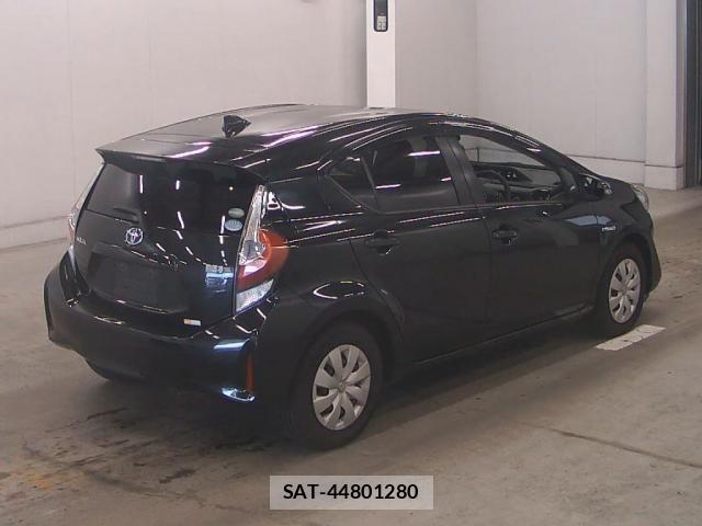 Toyota AQUA 2017-08 8054120-5