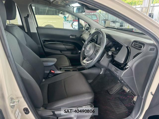 Toyota AQUA 2023-03 8054197-5
