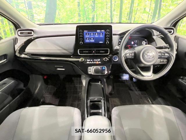 Toyota AQUA 2021-12 8054367-1