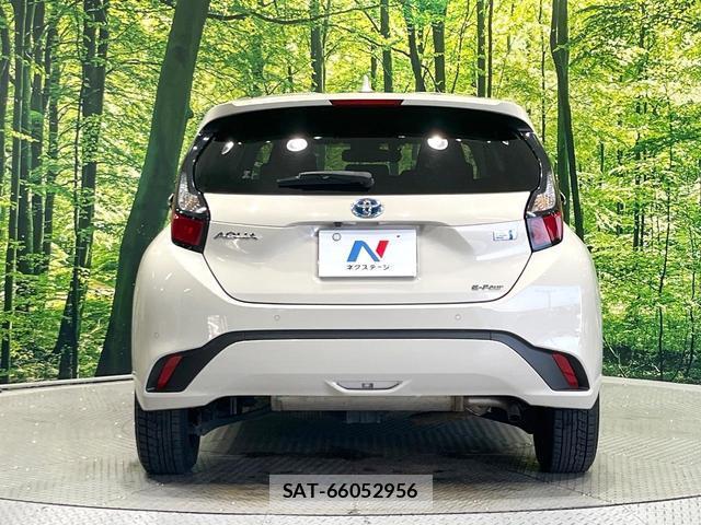 Toyota AQUA 2021-12 8054367-14