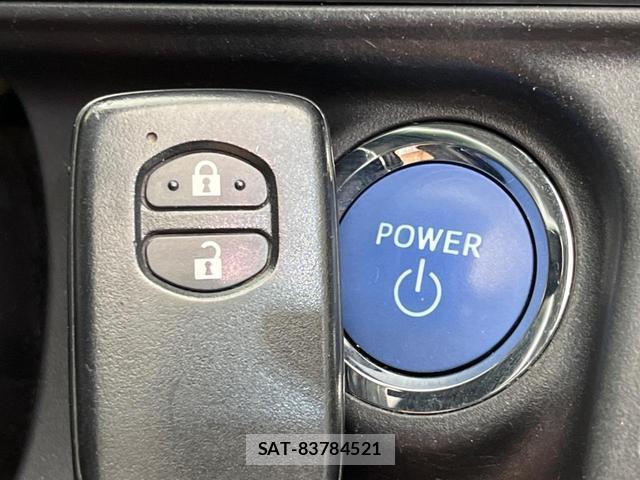 Toyota AQUA 2013-08 8054390-5