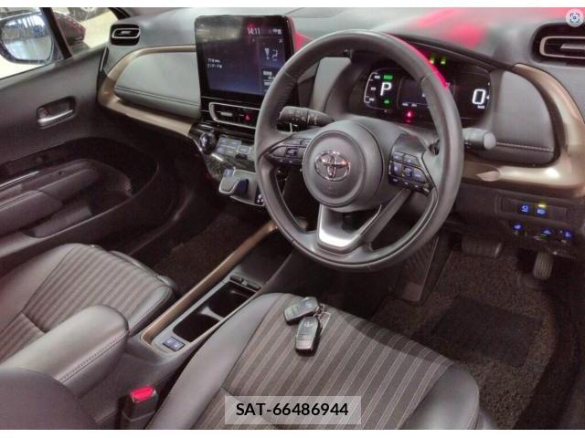 Toyota AQUA 2025-01 8054406-4